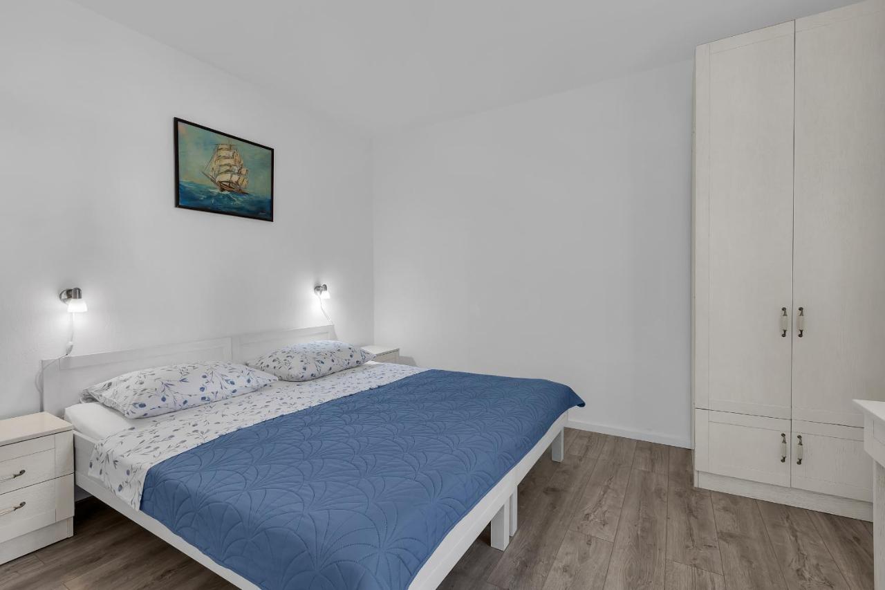 Apartments By The Sea Podgora, Makarska - 2596 Exterior foto